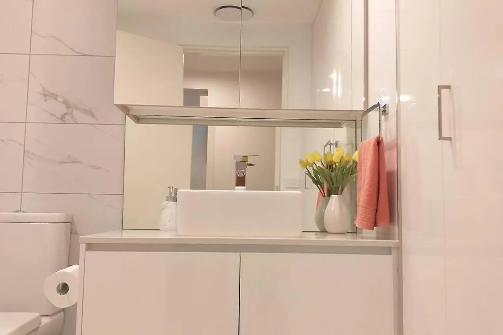 Lux 2 Bed 2 Bath Secure Parking Apartment In The Heart Of Dickson, Canberra 0*,