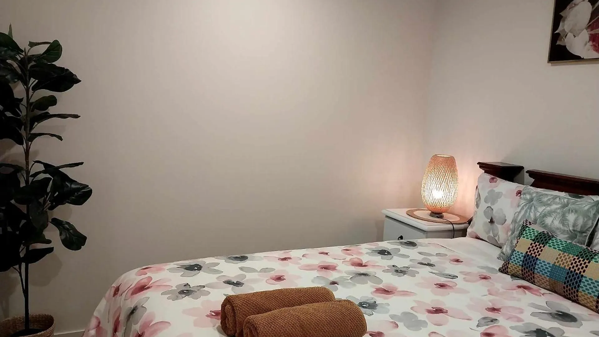 Lux 2 Bed 2 Bath Secure Parking Apartment In The Heart Of Dickson, Canberra