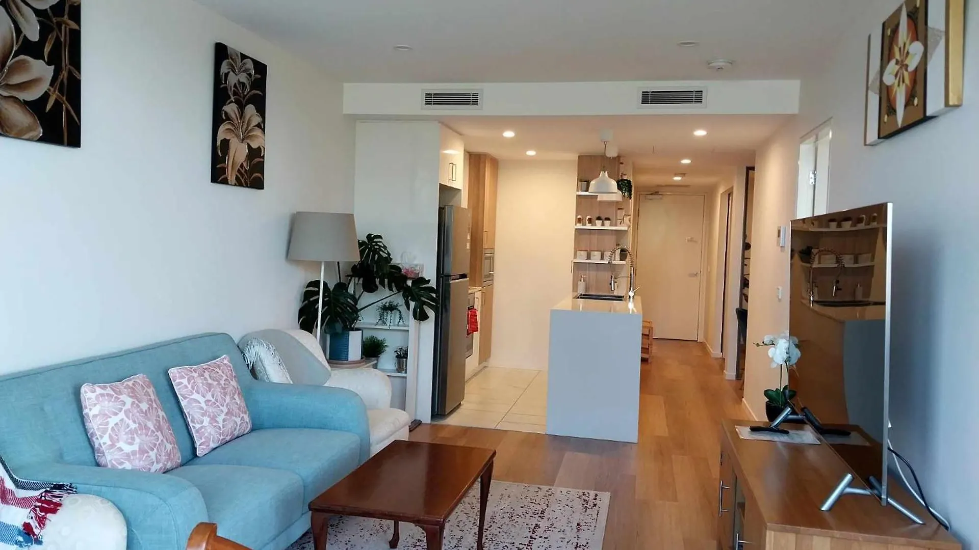 Lux 2 Bed 2 Bath Secure Parking Apartment In The Heart Of Dickson, Canberra