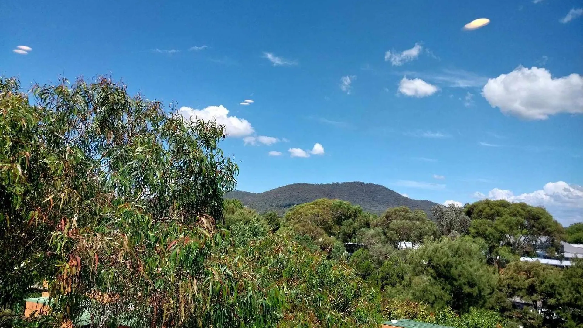 Lux 2 Bed 2 Bath Secure Parking Apartment In The Heart Of Dickson, Canberra