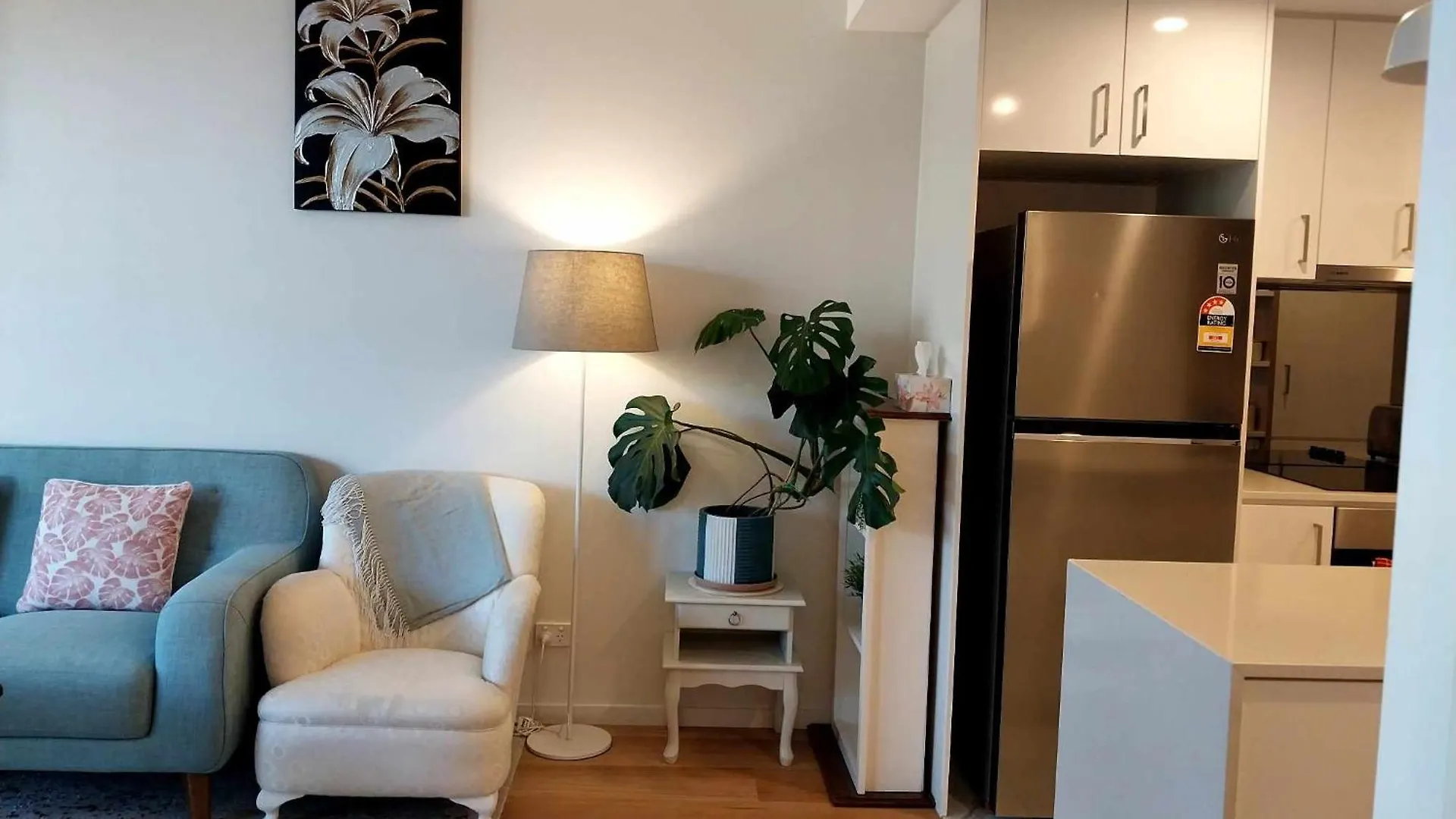 Lux 2 Bed 2 Bath Secure Parking Apartment In The Heart Of Dickson, Canberra