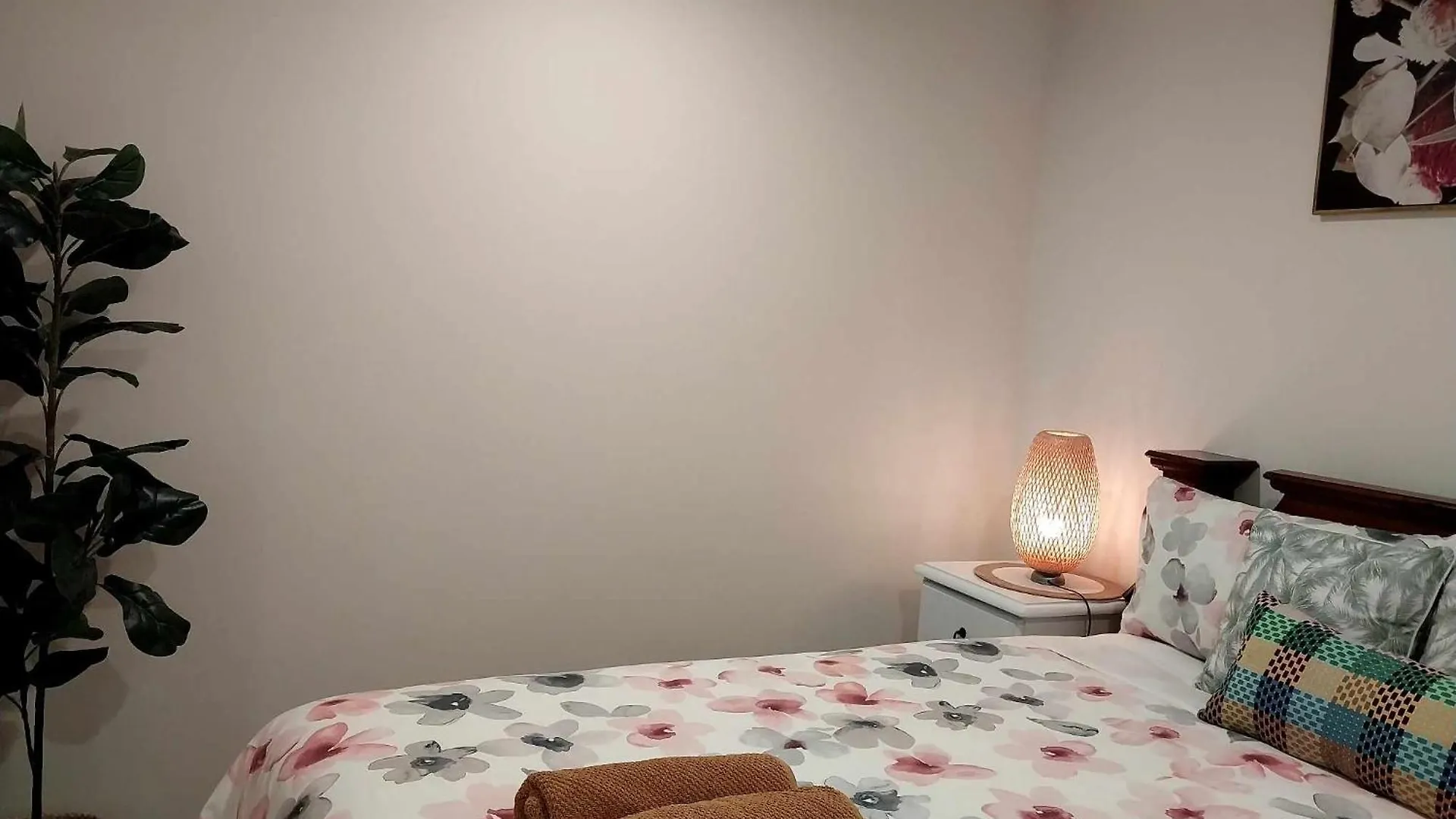 Lux 2 Bed 2 Bath Secure Parking Apartment In The Heart Of Dickson, Canberra Australië